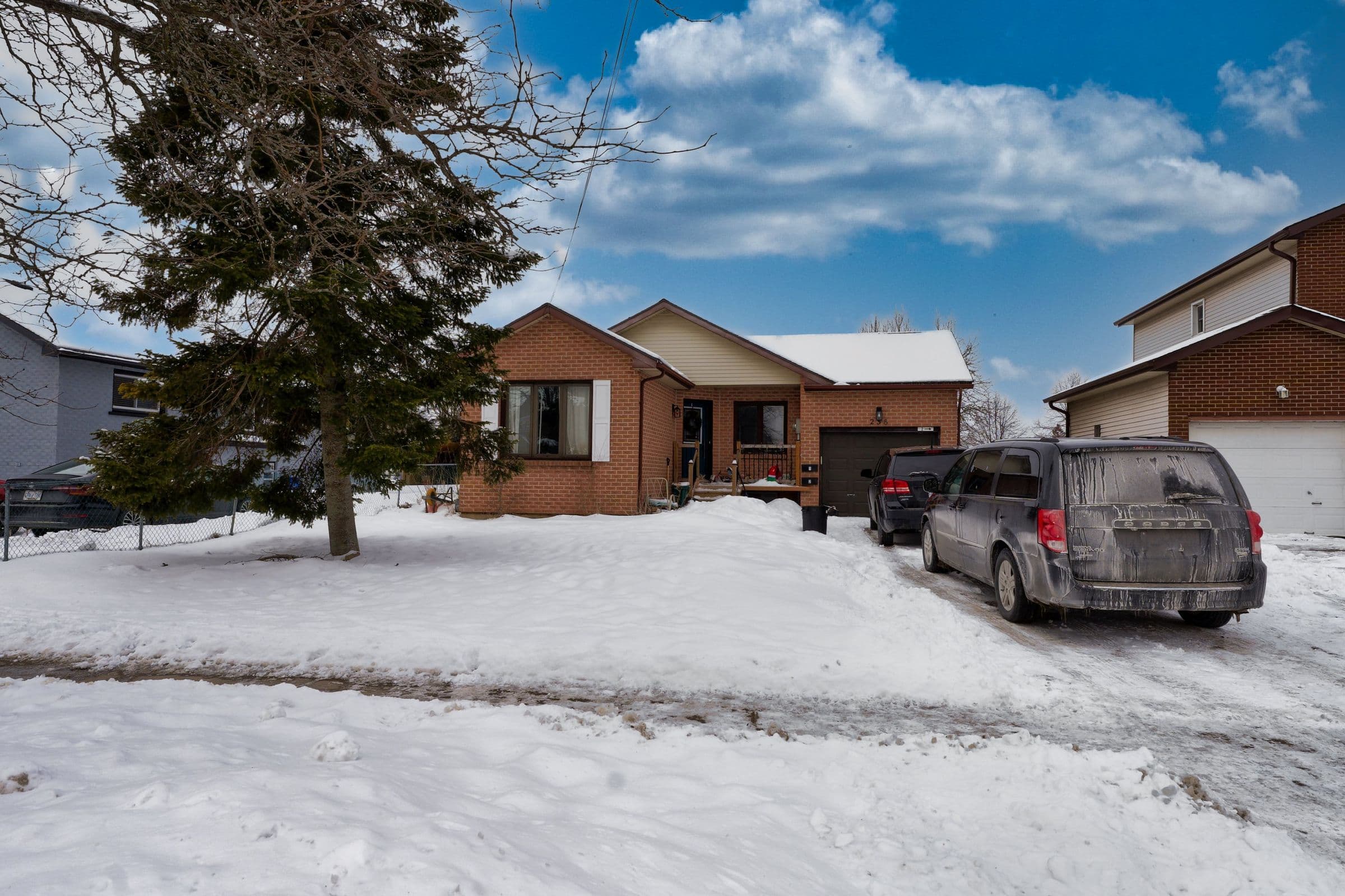 258 Kingscourt Ave, Kingston