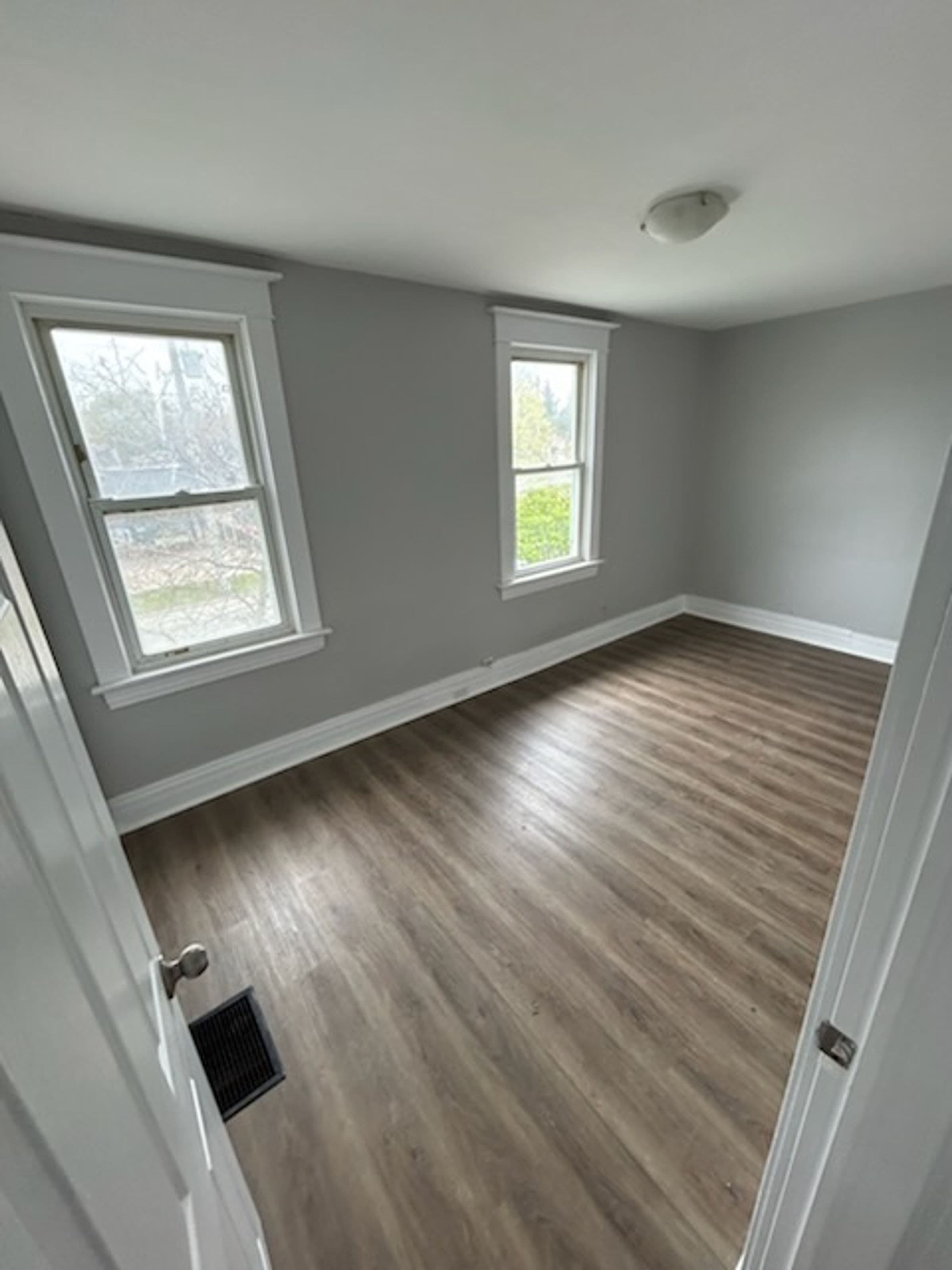 Unit 2 – 107 Lake St, St. Catharines, ON — photo 8 of 11